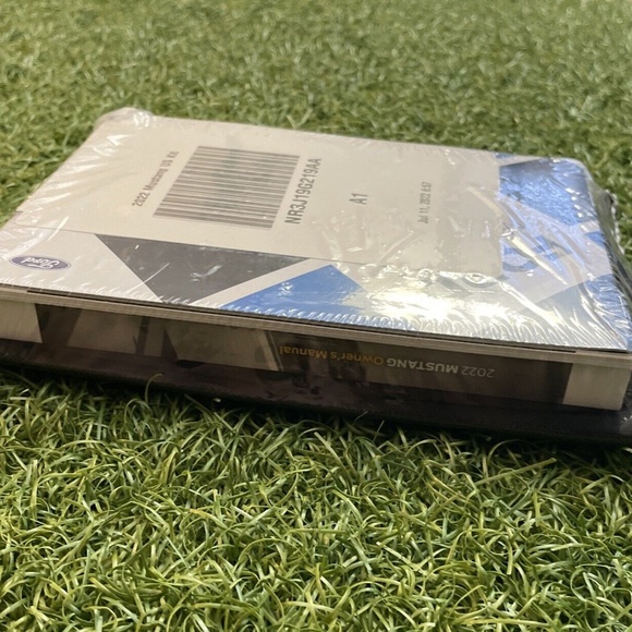 2022 Ford MUSTANG Coupe & Convertible Owners Manual - Picture 6 of 7